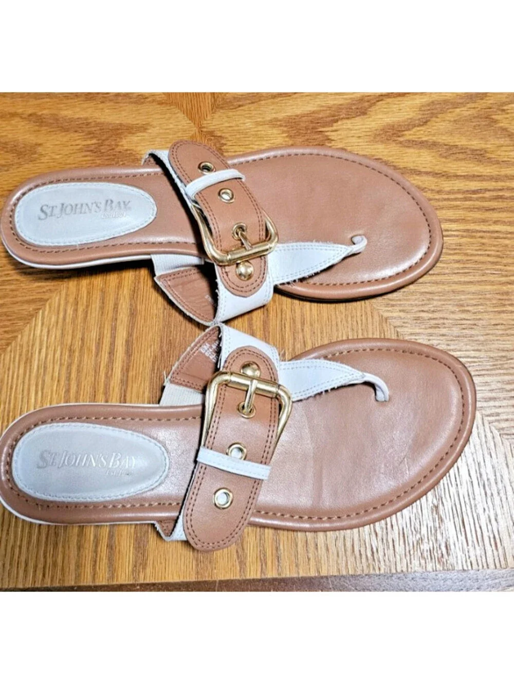 St. John’s Bay Boga White & Cognac Brown Thong Toe Sandals Women's 6.5 M